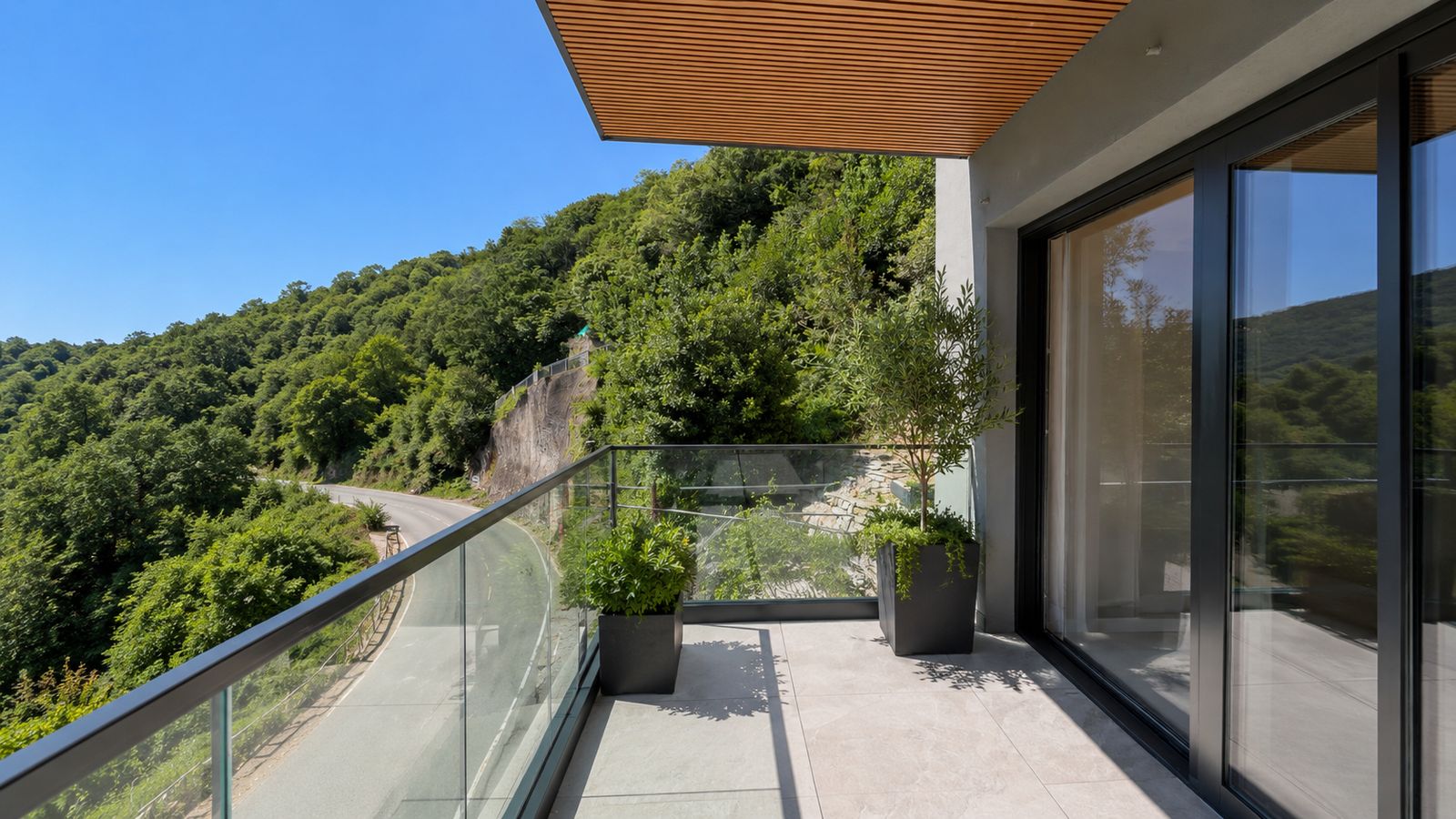 VILLA SUL LAGO – Villetta a Schiera libera su 3 lati con Piscina Privata e Roof Garden Panoramico a Moltrasio