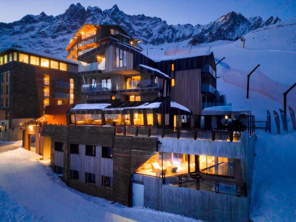 Chalet di Lusso Ski-In Ski-Out con Spa e Piscina – Valtournenche, Valle d’Aosta
